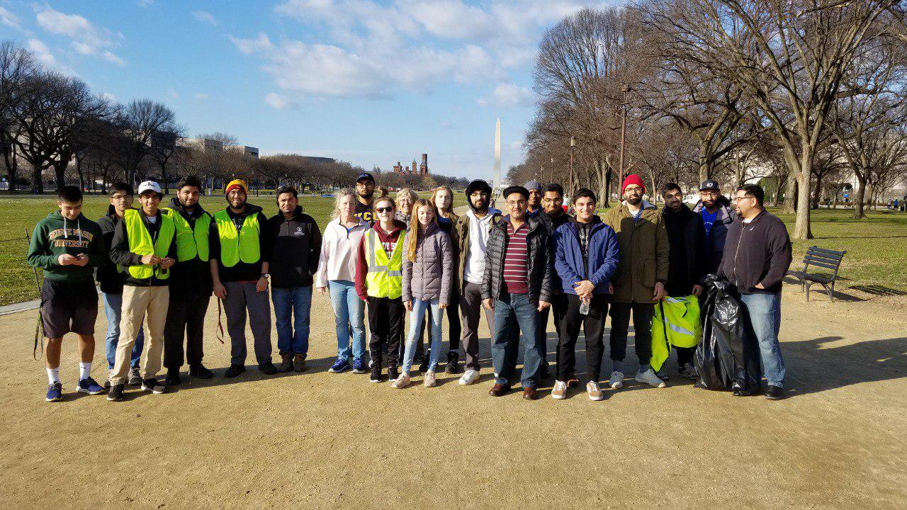 Muslim Youth Clean National Parks Amidst Government Shutdown